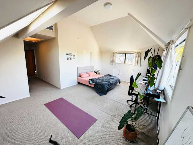 Gal's room