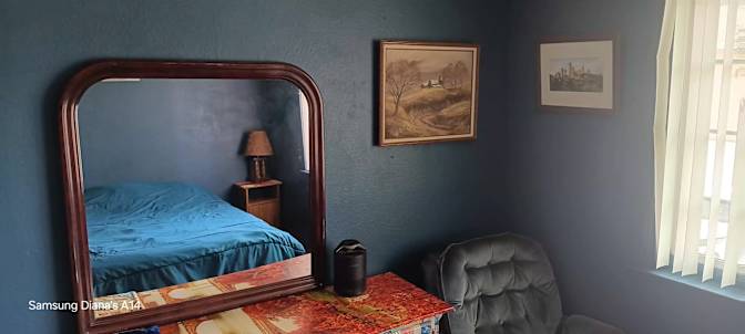 LEE's room