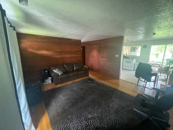 Oscar's room