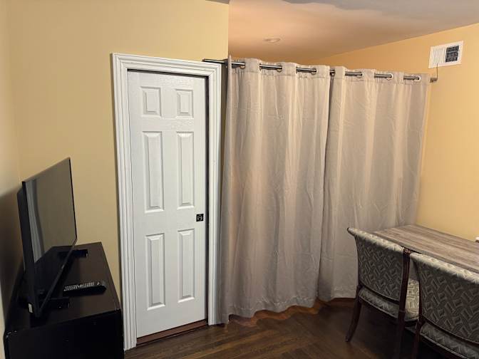 leo's room