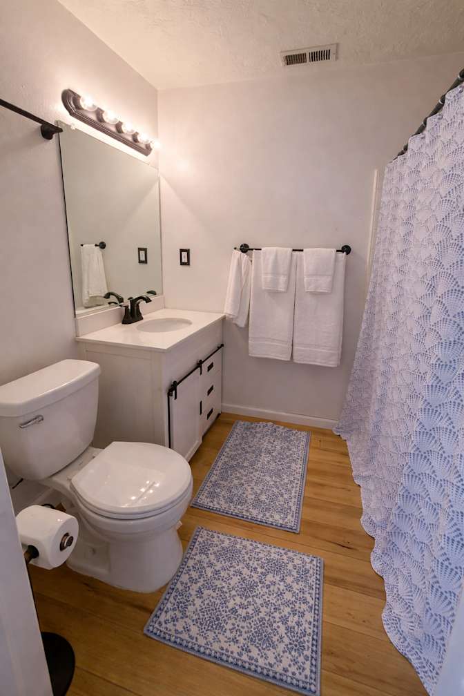 Leslie's room
