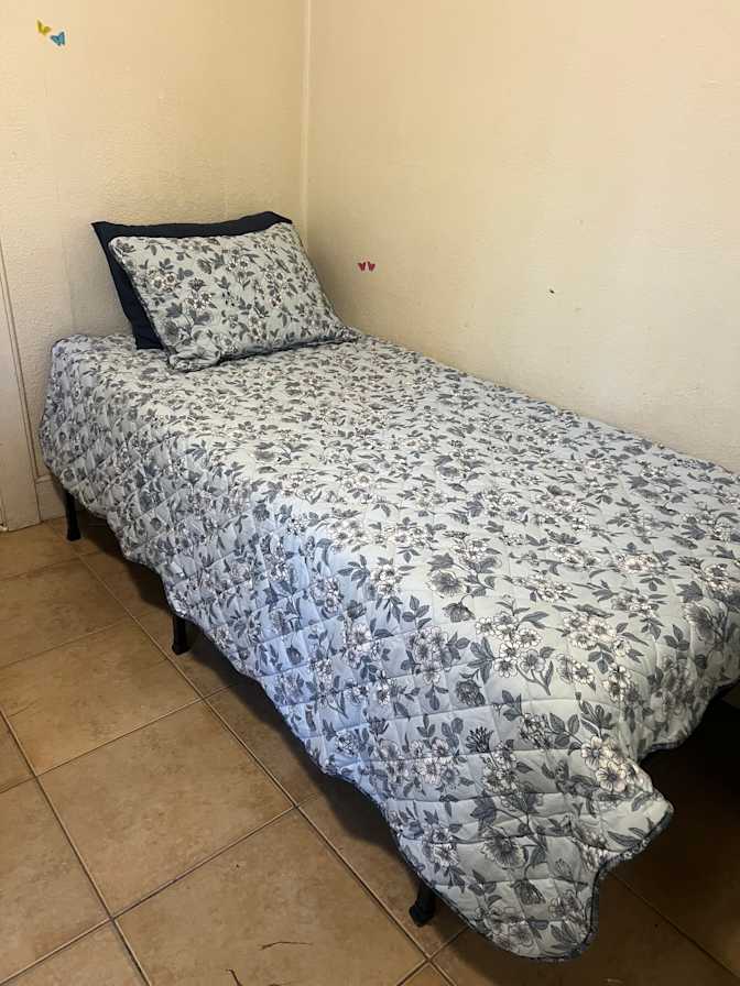 Jorge's room