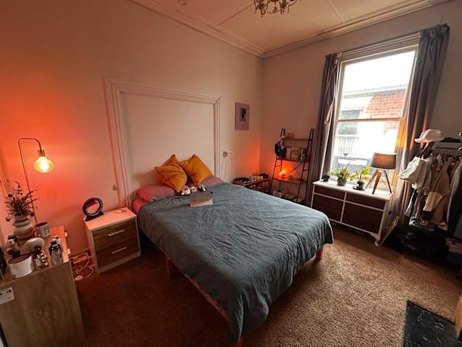 Caroline's room