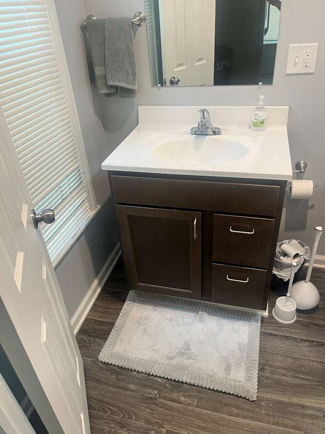 RL Homes's room