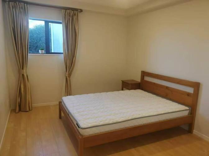 Jun's room