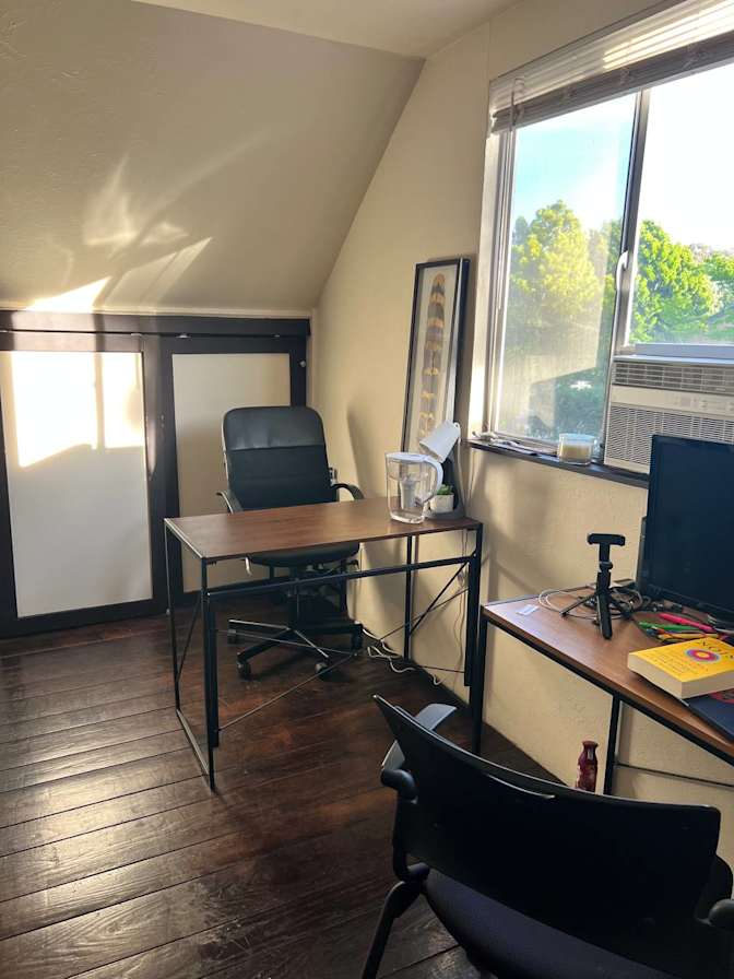 Julia Va's room