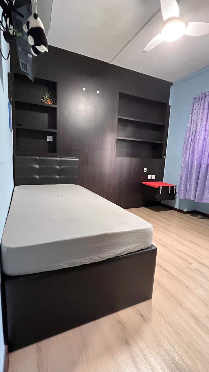 Viknes's room