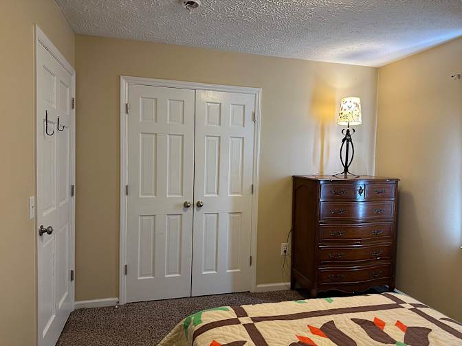 e Everett's room