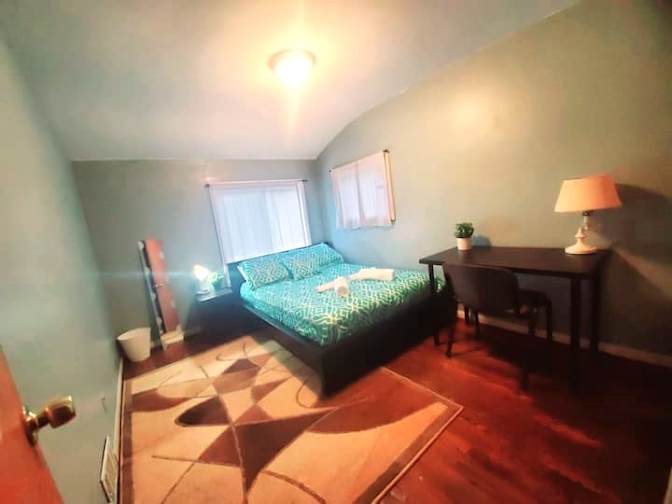 European Home - Roommate Needed's room