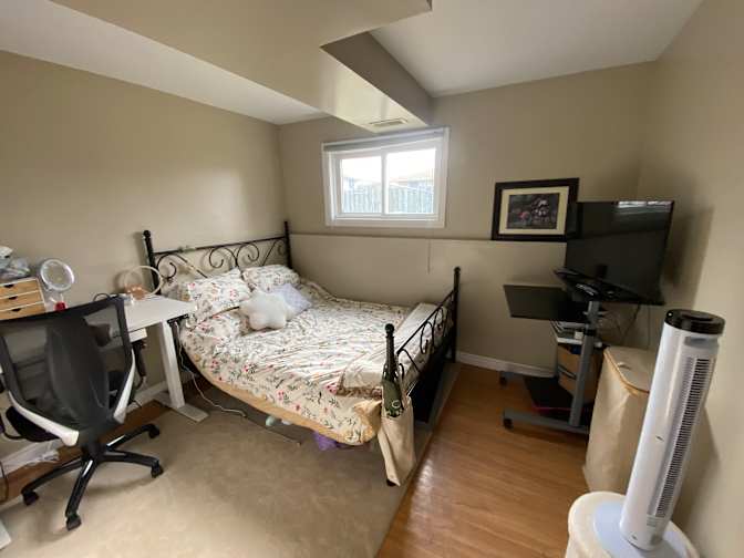 Thorold, ON's room
