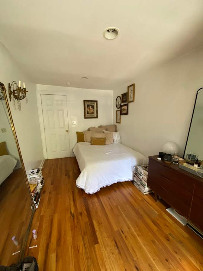 Leksa's room