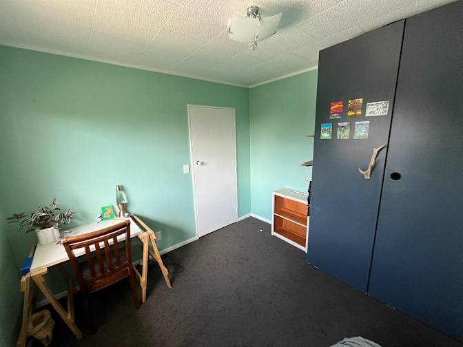 Petza's room