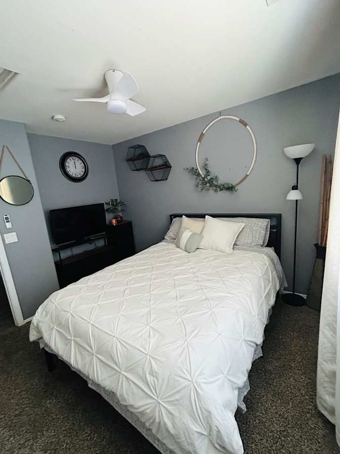 Luis's room