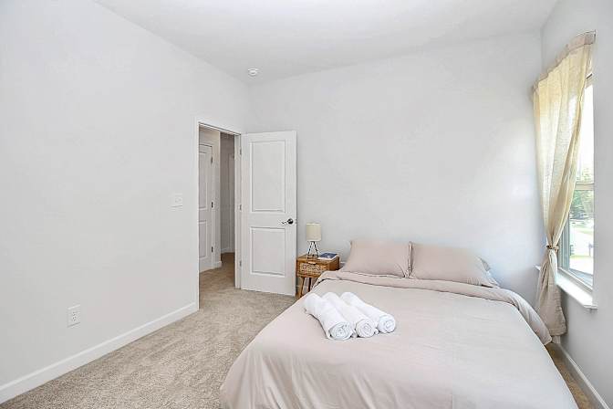 Alcove Rooms's room