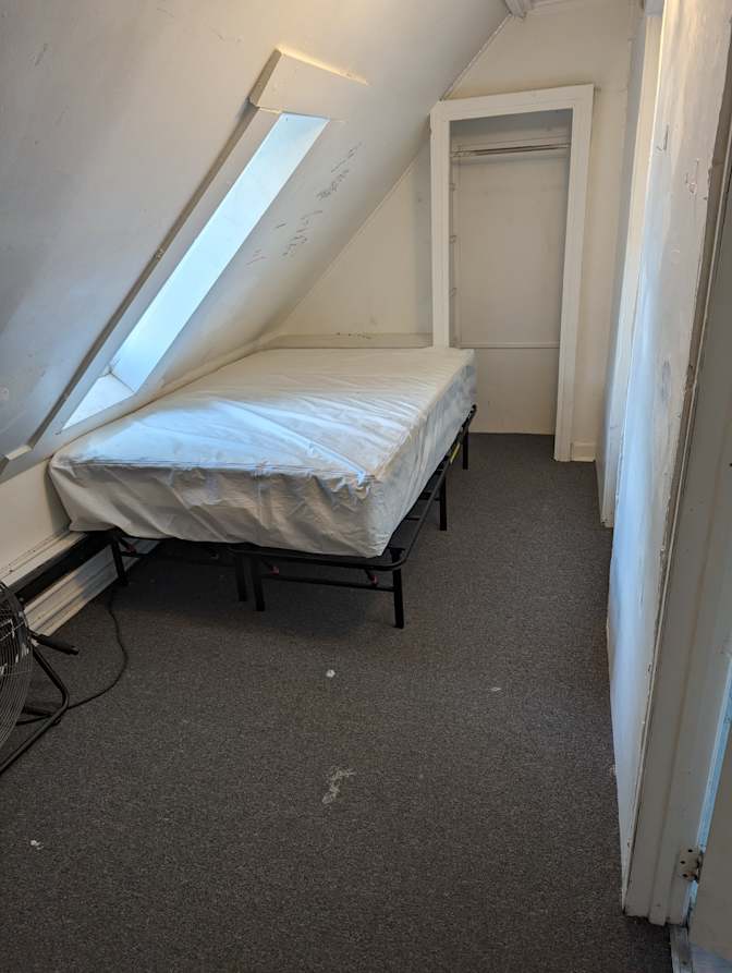 Yong's room