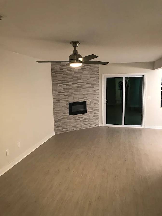Alcove Rooms's room