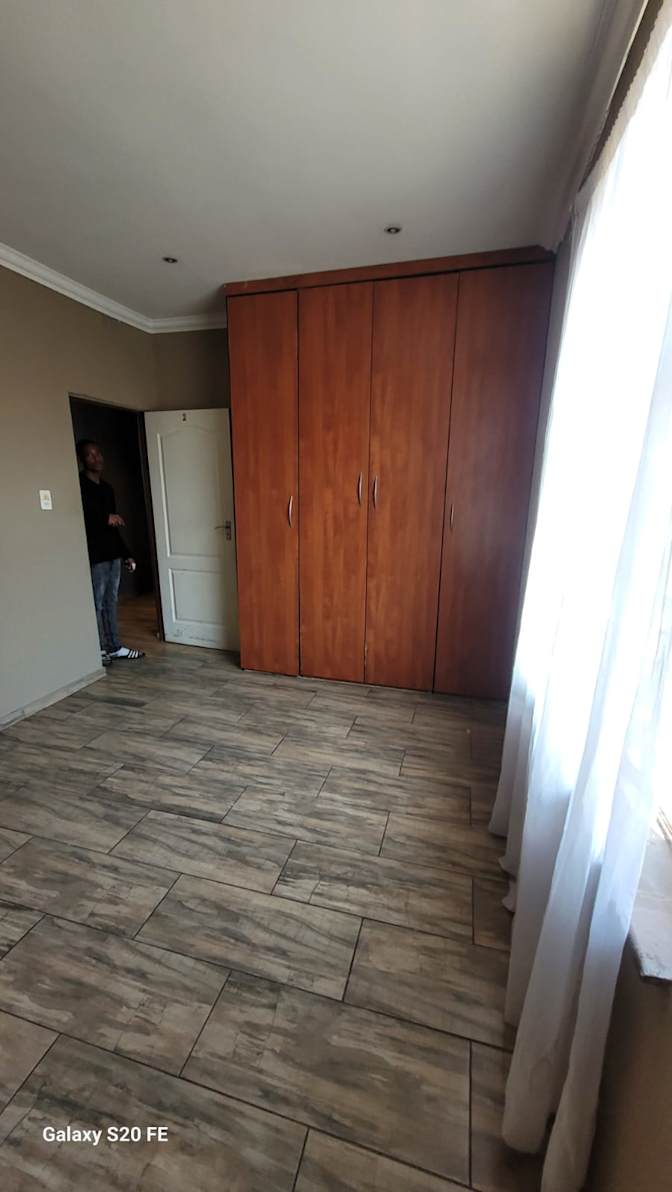 Tony Cellino's room