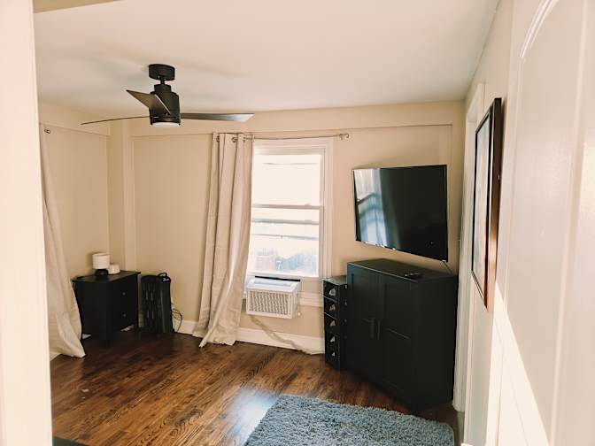 Jonathan Zarkower's room