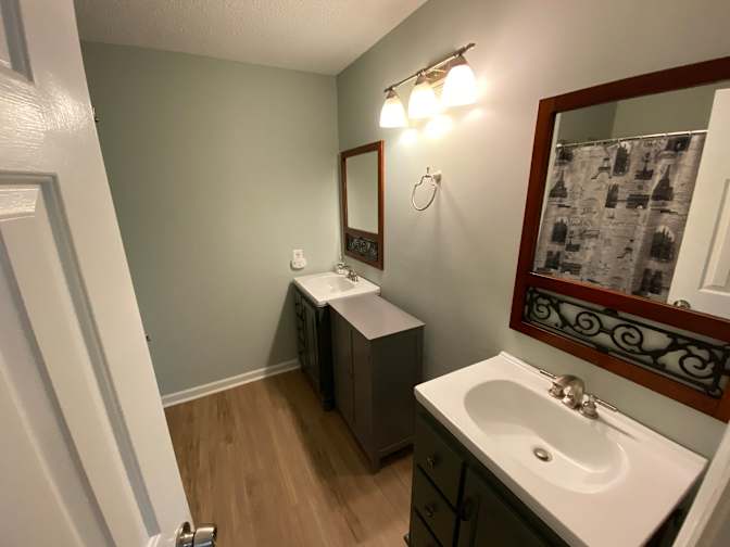 Alcove Rooms's room