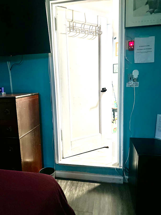 Carshella Hewie's room