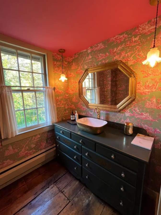 Scarlett's room