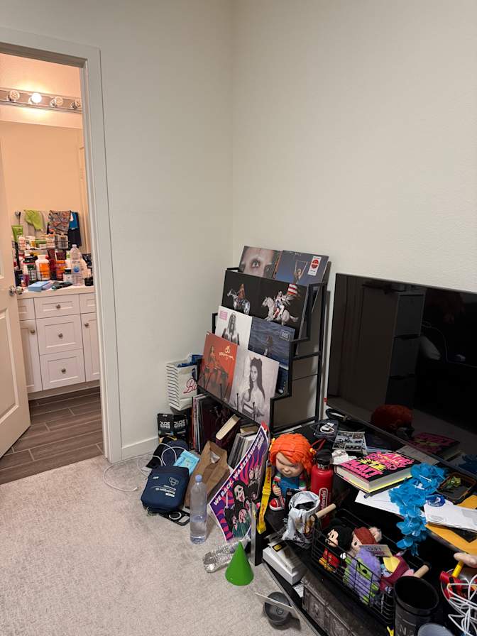 Mo's room