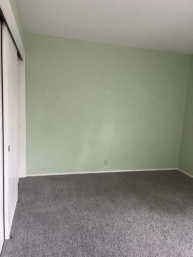 Leslie's room