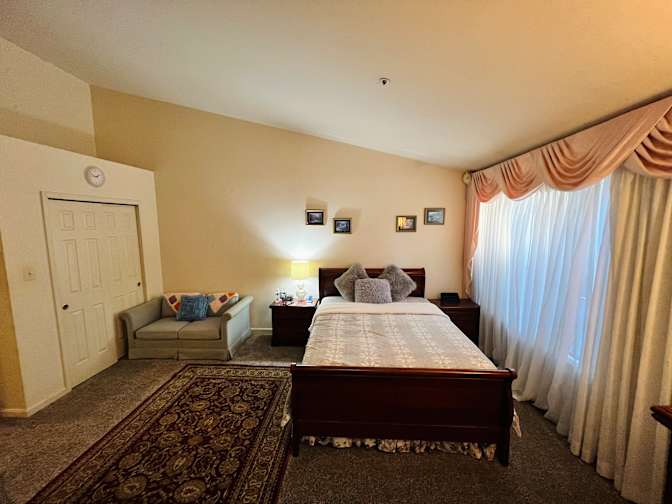 Anshu S's room