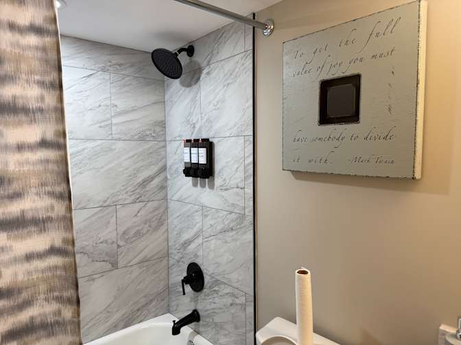 Alcove Rooms's room