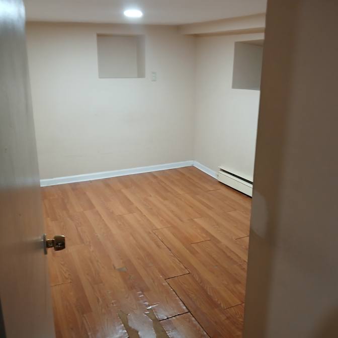Luis's room
