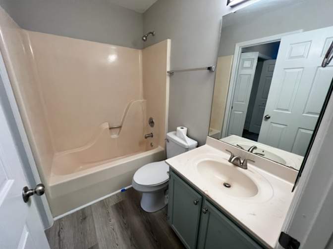 Alcove Rooms's room