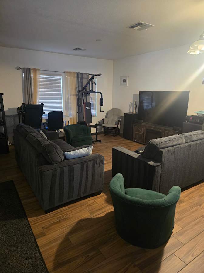 JBrax's room