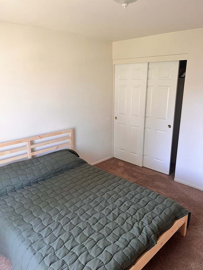 Nydia's room