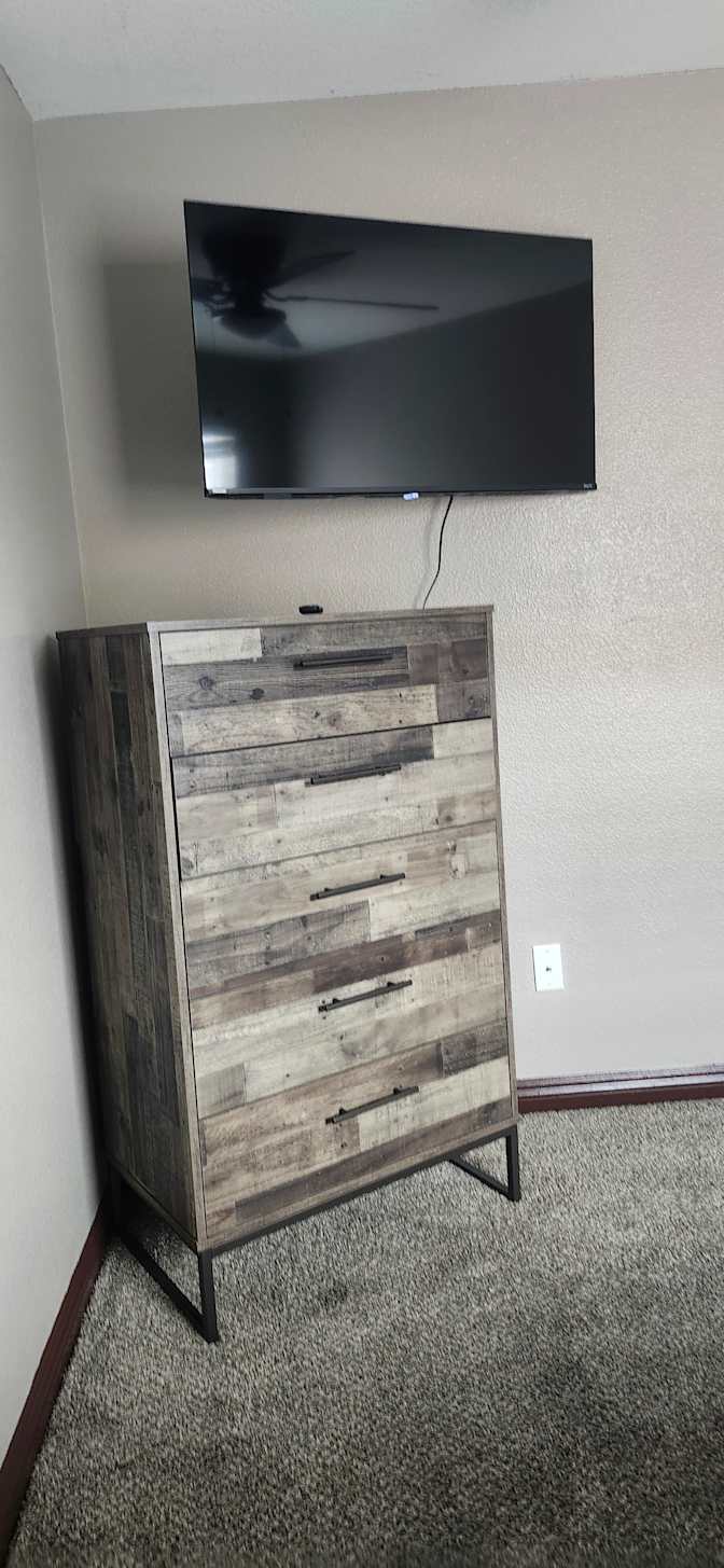 Mike & Reese ( in profile pic)'s room