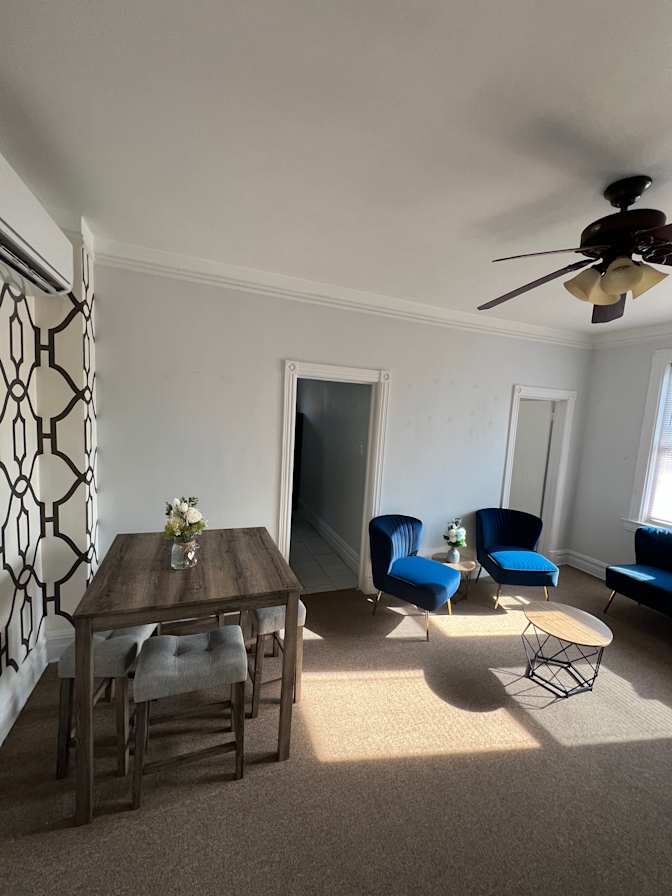 Sklaren's room