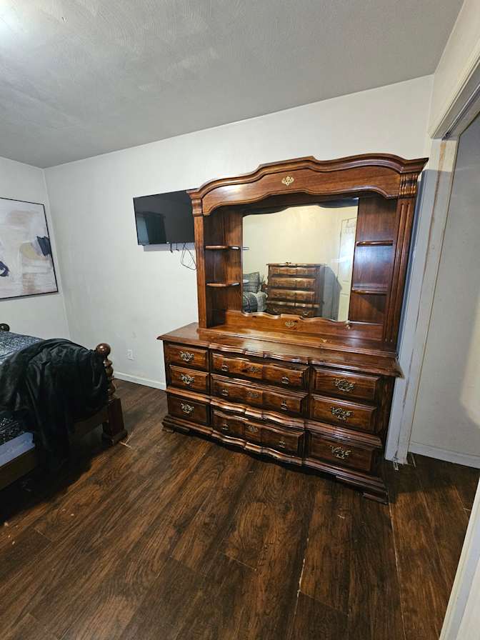 WACKENE's room