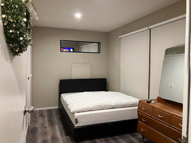 Carlos Sebastián's room