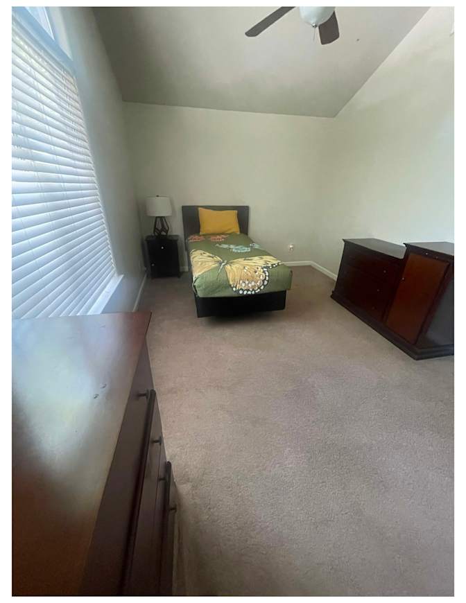 Quiet Furnished Room in NW Fresno's room