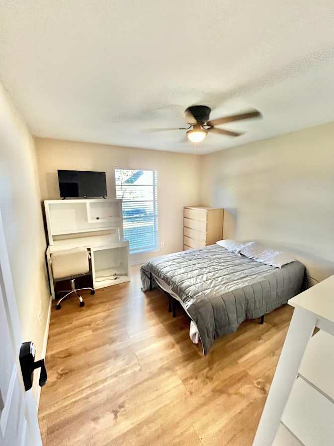 Carlos Hernandez's room