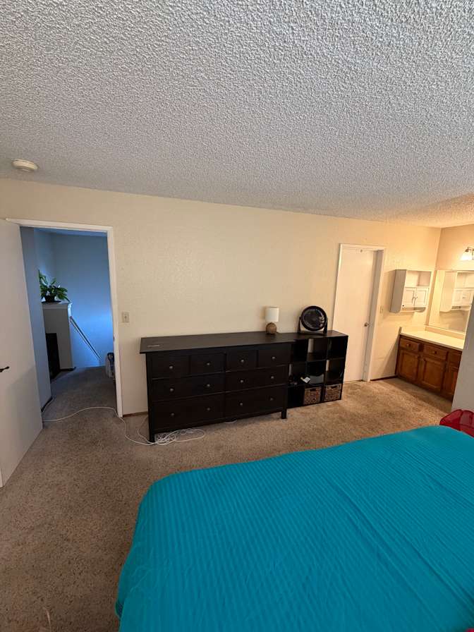 Carlos's room