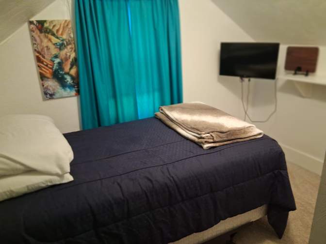 Glenda Elkins's room