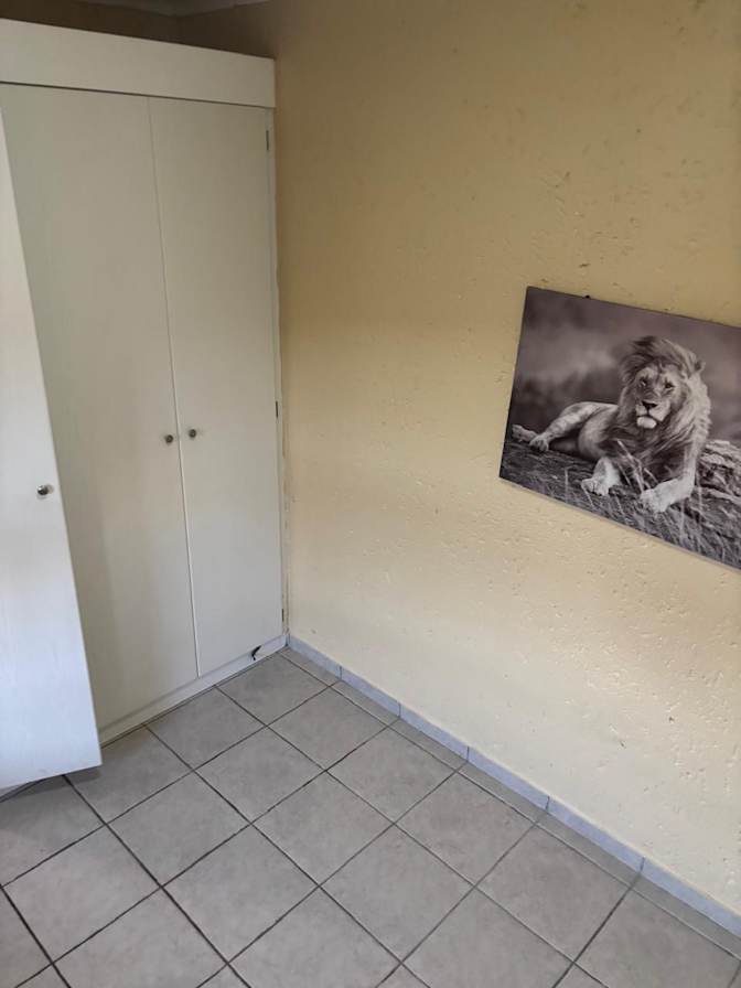 Mthokozisi's room