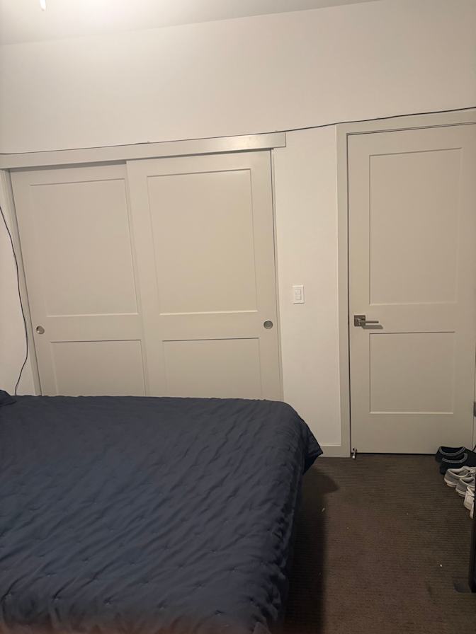 B's room