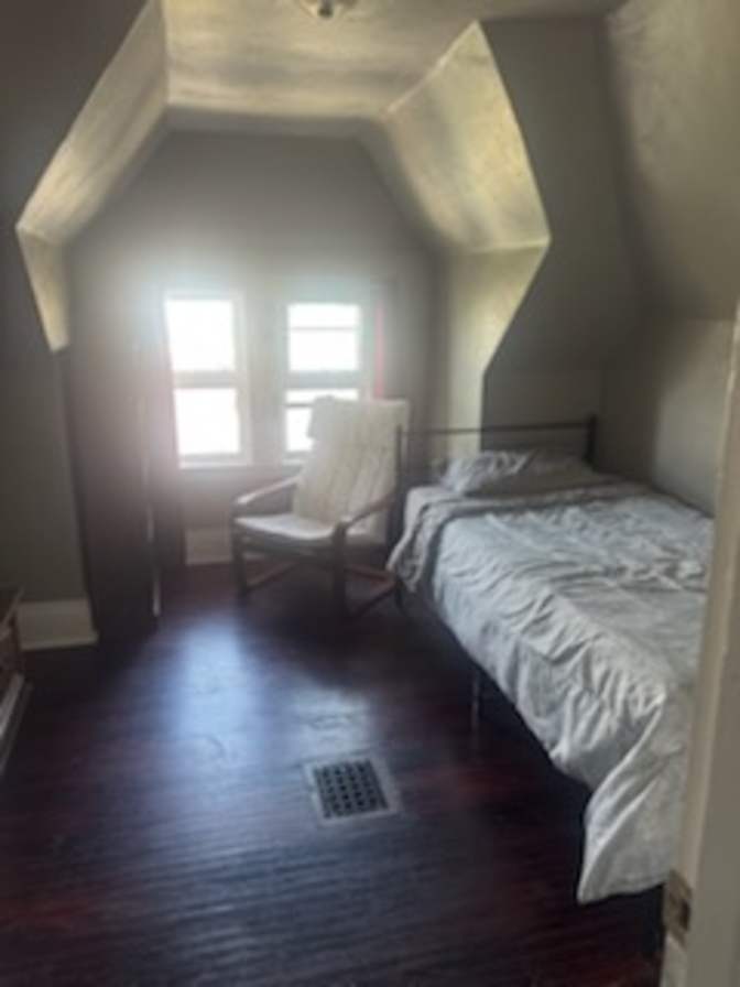 Sandy bemister's room