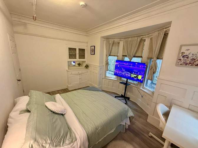 Alona's room