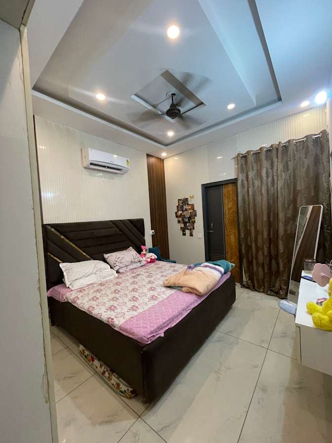Steffy's room