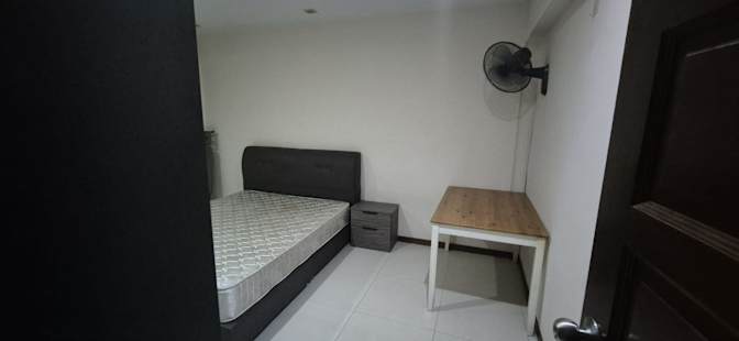 GJ's room