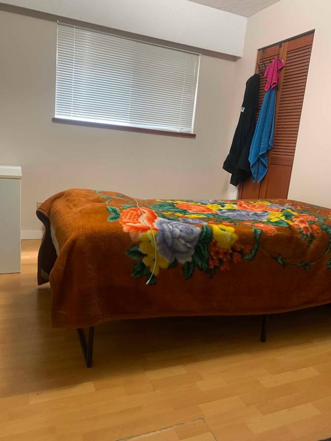 Ilies Fkari's room