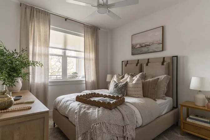 Roommate Needed's room