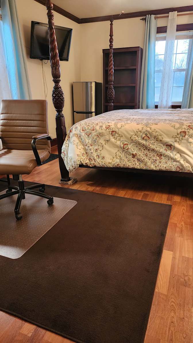 M Manuel's room